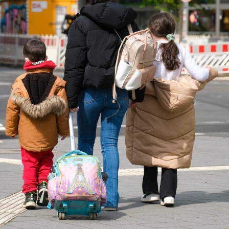 Düsseldorf 23.04.2024 Familie Kind Kleinkind