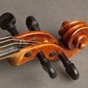 Wirbelkasten einer alten Violine