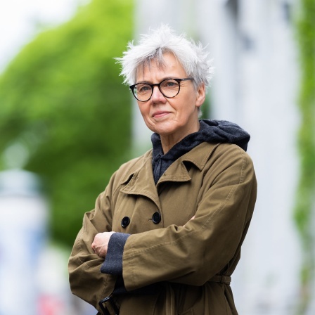 Porträt der deutschen Übersetzerin und Schriftstellerin Esther Kinsky 2021