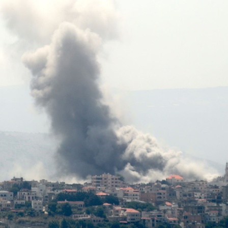 Rauch steigt nach einem israelischen Angriff im Dorf Yaroun im Südlibanon auf.