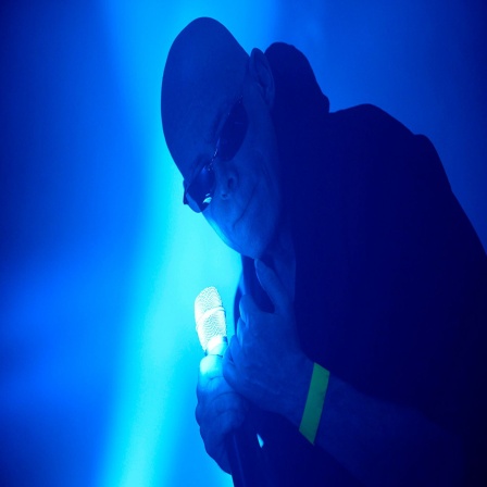 Andrew Eldritch von The Sisters of Mercy beim Konzert in Hannover am 2. Oktober 2023. 