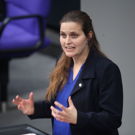 Maja Wallstein, SPD, während einer Rede im Bundestag (Bild: picture alliance/dts-Agentur )