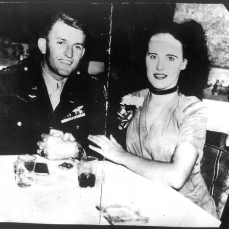 Elizabeth Short (re.) mit Major Matt Gordon