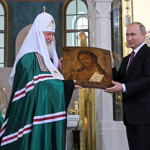 Patriarch Kyrill und Präsident Putin bei der Übergabe einer Ikone (2017)