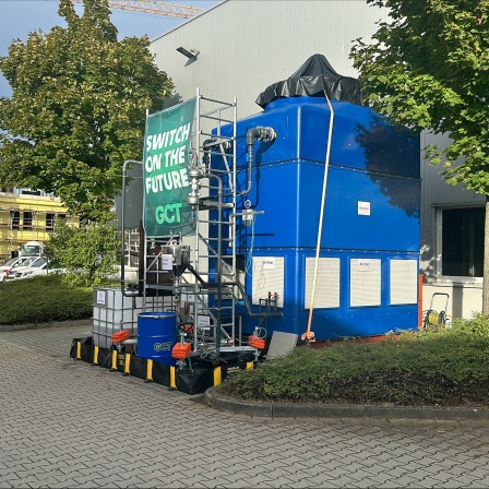 Co2 Sauger steht auf Firmengelände für Testbetrieb 