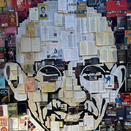 Kunstobjekt mit Gandhi aus Papier 