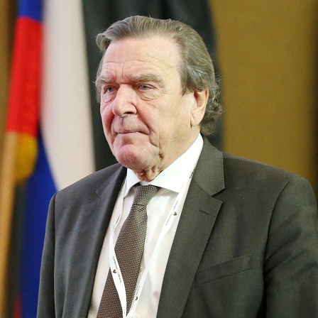 Altkanzler Gerhard Schröder auf der Rosneft-Aktionärsversammlung in St. Petersburg
