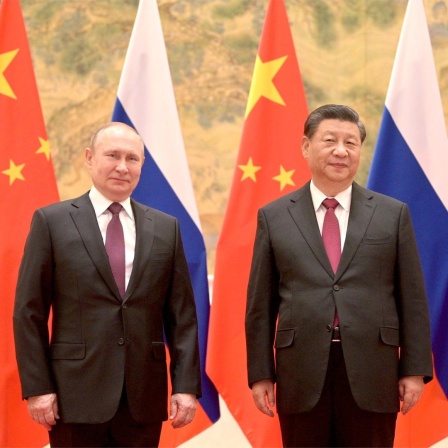 4. Februar 2022 in Peking: Russlands Präsident Wladimir Putin mit dem chinesischen Präsidenten Xi Jinping. Putin ist Gast der dortigen Olympischen Spiele.