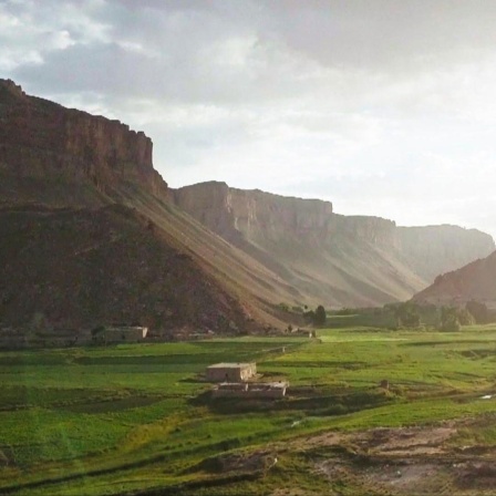 Grünes Plateau in einer afghanischen Gebirgslandschaft