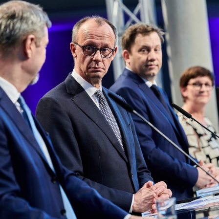 Von rechts: Saskia Esken (SPD), Lars Klingbeil (SPD) , Friedrich Merz (CDU) und Markus Söder (CSU) präsentieren den Koaltionsvertrag.