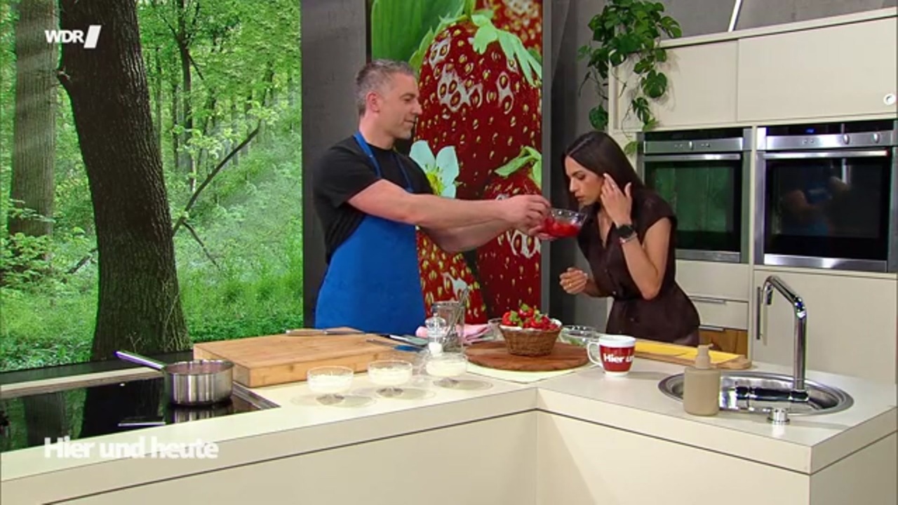 Hier und heute: Grießflammeri mit Erdbeeren