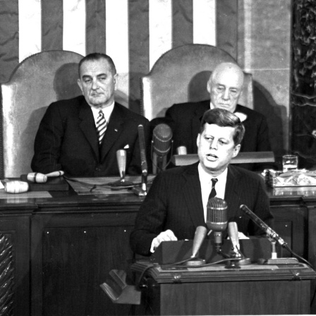 Präsident John F. Kennedy spricht am 25. Mai 1969 über die Mondmission im Kongress, der das teure Vorhaben genehmigen muss