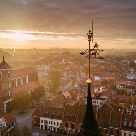Blick über die Dächer von Kaunas, zweitgrößte Stadt Litauens. Kaunas ist Europäische Kulturhauptstadt 2022.