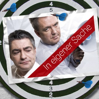 Ein Bild zeigt die Macher der NDR Intensiv-Station Axel Naumer und Stephan Fritzsche. Darüber ein Roter Balken mit der Aufschrift: In eigener Sache!