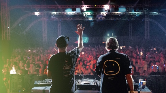 Techno House Deutschland - Folge 6: Elektro Osten - Der Club Ist Nicht Genug (s01/e06)
