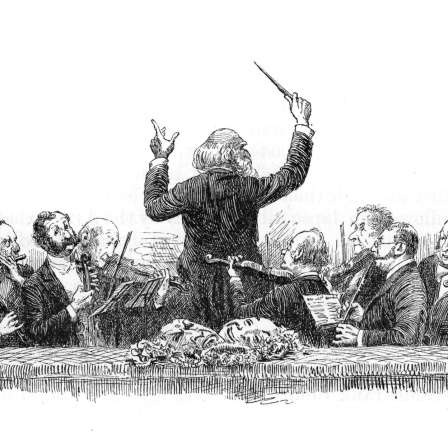 Ein Dirigent dirigiert ein etwas unsicher aussehendes Orchester