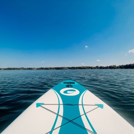 Spitze des SUP Boards Stand-Up-Paddling auf dem Wandlitzsee 