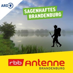 Sagenhaftes Brandenburg: Landschaft mit See im Nebel, Silhouette eines Pilgerers, Foto: imago images / blickwinkel; Antenne Brandenburg
