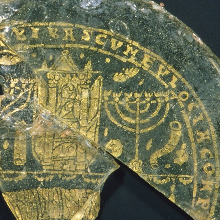 Römische Schalenfragmente mit Menora, Schofar und Tora-Arche (um  300 - 350)