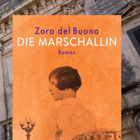 Buchcover: Zora del Buono: "Die Marschallin", im Hintergrund eine historische Hausfassade in Süditalien.