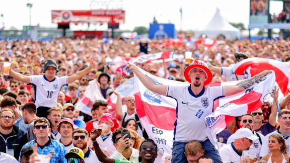 Sportschau Uefa Euro 2024 - Euphorie Und Friedliche Partys In Düsseldorf