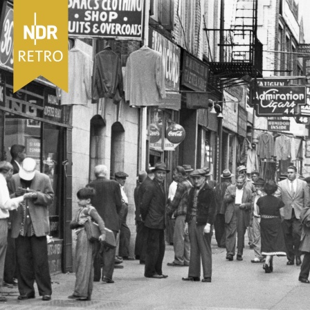 Fußgänger auf der Bowery, New York City, Mai 1952.