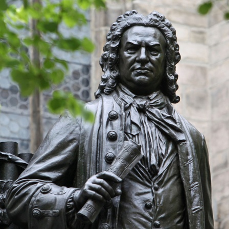 Denkmal Johann Sebastian Bachs auf dem Thomaskirchhof in Leipzig