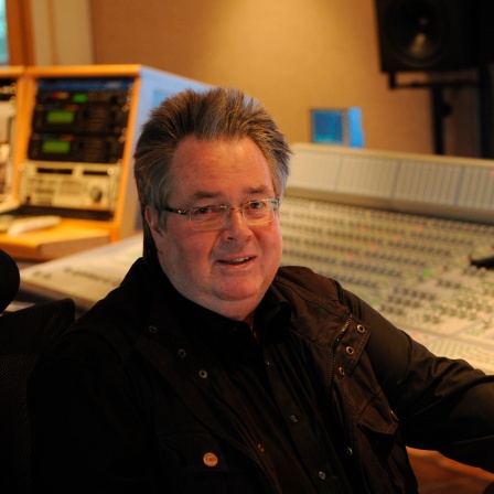 Filmmusik-Komponist Enjott Schneider in seinem großen Tonstudio im Münchnen.