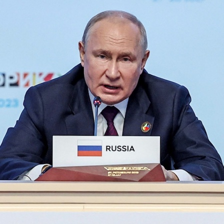 Wladimir Putin, Präsident von Russland, während einer Plenarsitzung auf dem Russland-Afrika-Gipfel .