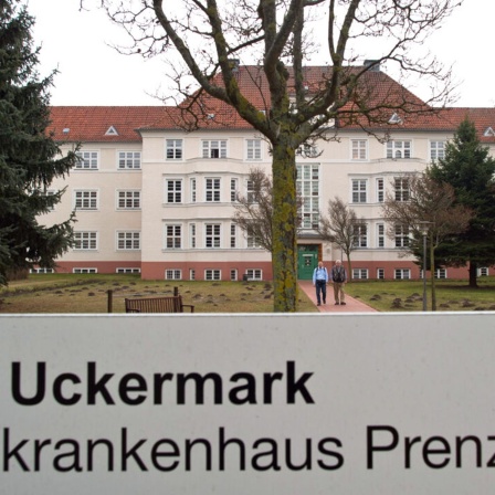 Außenansicht des Kreiskrankenhauses Prenzlau in der Uckermark (Bild: picture alliance/dpa/Patrick Pleul)