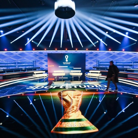 Das ZDF präsentiert das WM-Studio für die Fußball-Weltmeisterschaft in Katar auf dem Gelände des ZDF auf dem Mainzer Lerchenberg.