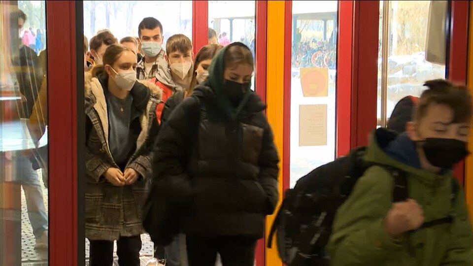 Frankenschau aktuell: Maskenpflicht fällt an vielen Orten weg