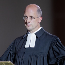 Thorsten Latzel, Präses der Evangelischen Kirche im Rheinland, bei einer Predigt im November 2023. 