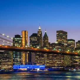 Blick auf Manhattan am Abend (Foto: imago images / VWPics)