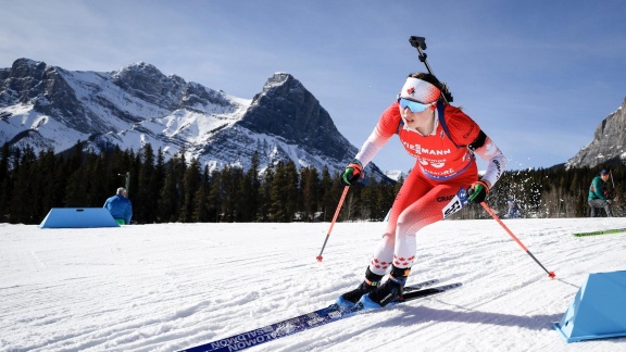 Sportschau Wintersport - Der Massenstart Der Biathletinnen In Canmore - Die Zusammenfassung