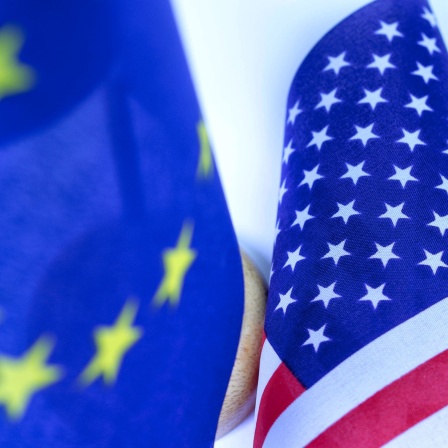 Flagge der USA und der EU
