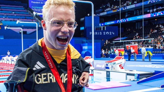 Sportschau Paralympics 2024 - Doppel-gold - Schwimmer Scholz Und Topf Jubeln