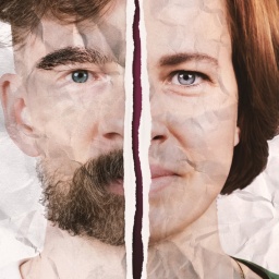 Zwei montierte Gesichtshälften vor zerknittertem Papier-Hintergrund: Steffen und Elli