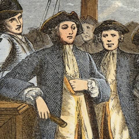 Alexander Selkirk, in Felle gehüllt, nach seiner Rettung durch Captain Woodes Rogers