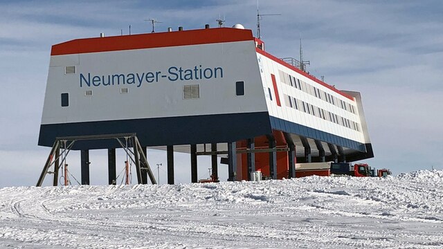 Die Neumayer-Station in der Antarktis ist die größte und komfortabelste deutsche Station am Südpol aller Zeiten. Gut 13.000 Kilometer südlich soll sie vor allem Klimaforschung vorantreiben. 