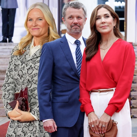 SWR Collage von König Frederik X mit Königin Mary von Dänemark, gemeinsam mit Mette-Marit von Norwegen