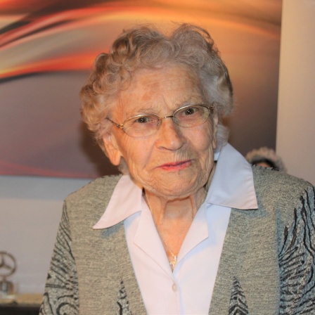 Die Oma des Autors - voller Lebensfreude, ein Jahr vor ihrem Tod.