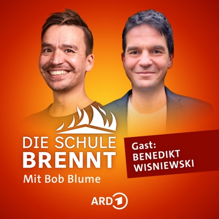 Benedikt Wisniewski und Bob Blume auf dem Podcast-Cover von &#034;Die Schule brennt - Mit Bob Blume&#034;