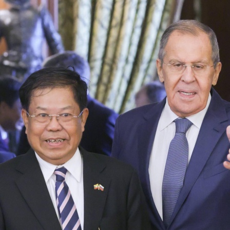Sergei Lawrow und Than Swe, die Außenminister von Russland und Myanmar, bei einem Diplomatentreffen in Moskau.
