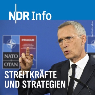NATO-Generalsekretär Jens Stoltenberg spricht nach dem Treffen der Außen- und Verteidigungsminister der Mitgliedsstaaten in Prag vor der Presse.