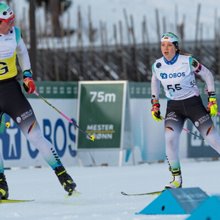 Biathletin Johanna Recktenwald beim Training mit ihrem Begleitläufer Valentin Haag im norwegischen Lillehammer im Januar 2022
