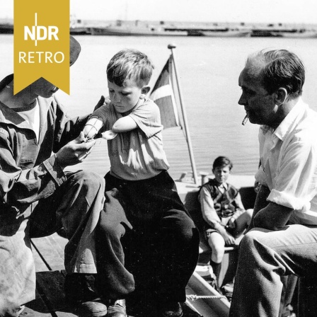 Stig Guldberg mit einem invaliden Kind auf der Marinestation Kongsøre, ca. 1950er Jahre