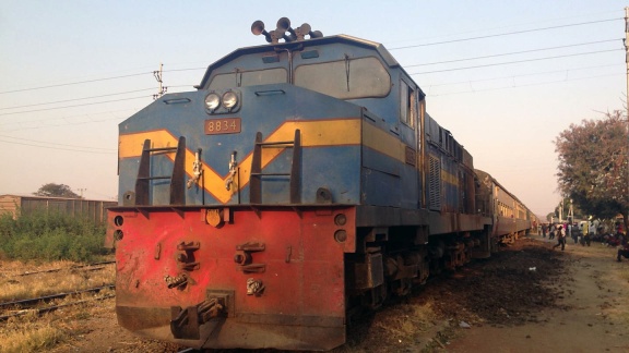 Eisenbahn-romantik - Lebensnerv Der Savanne  - Mit Der Tazara In Tansanias Süden