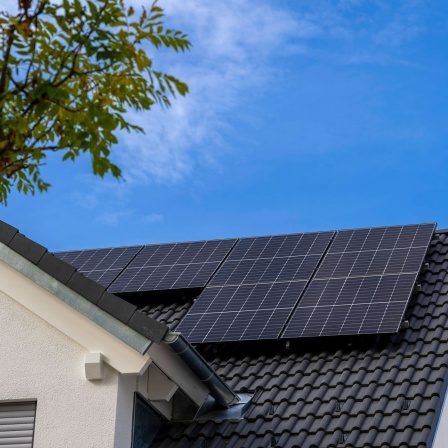 Dach mit Photovoltaikanlage