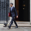 Rishi Sunak verlässt die 10 Downing Street.